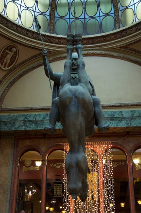 Scary and Strange Statues (28 pics)