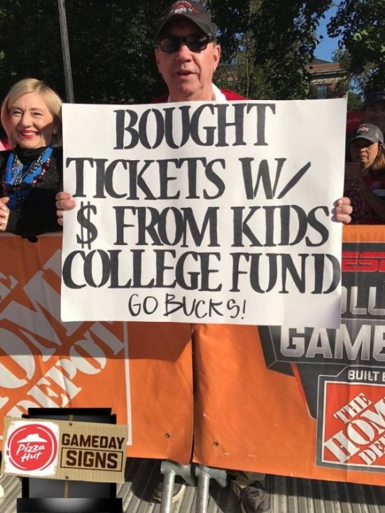 The Best College GameDay Signs (27 pics)