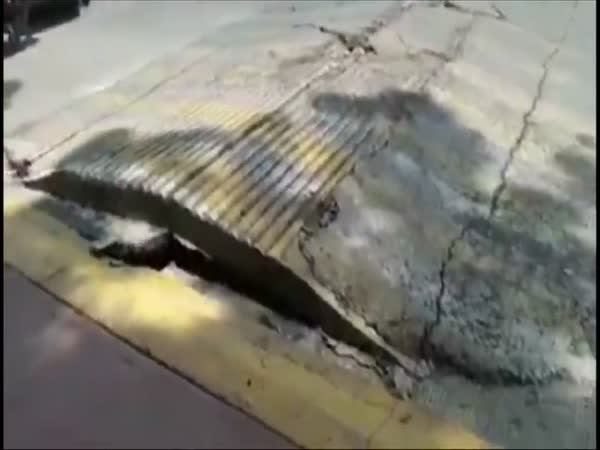 Road 'Breathe' During Mexico Earthquake