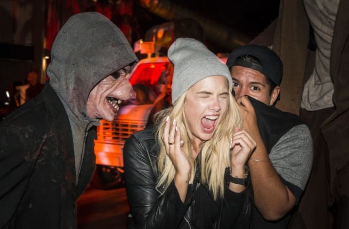 Celebs Being Terrified At Halloween Horror Nights (15 pics)