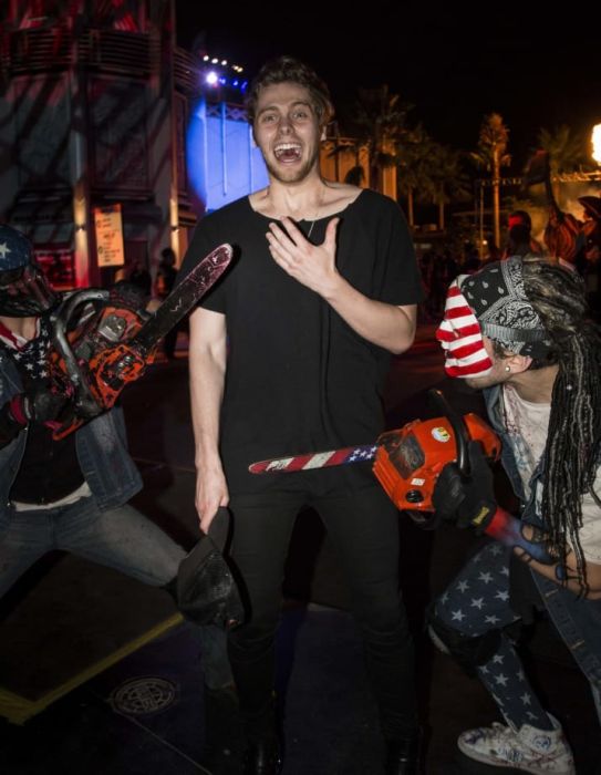 Celebs Being Terrified At Halloween Horror Nights (15 pics)