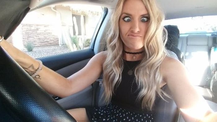 Cute Girls Taking Car Selfies (33 pics)