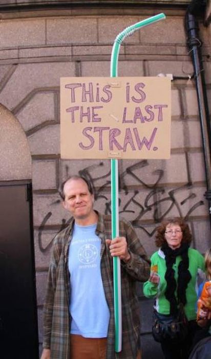 Trolling Protesters (46 pics)
