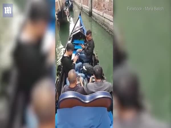 Venice Gondolier Shares Clip of Tourists Ignoring The View