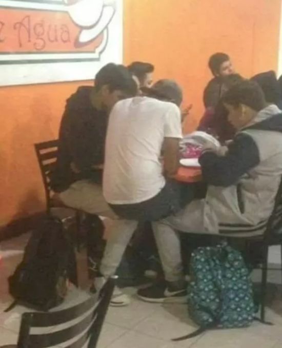 That's What Friends Are For (17 pics)