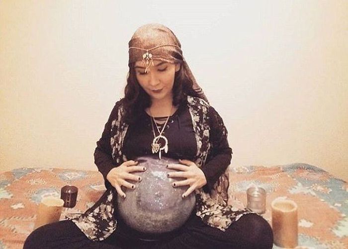 Pregnant Girls Are Very Creative On Halloween (13 pics)
