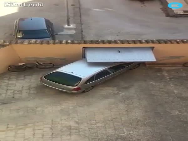Driver Tries to Drive Through a Narrow Gap