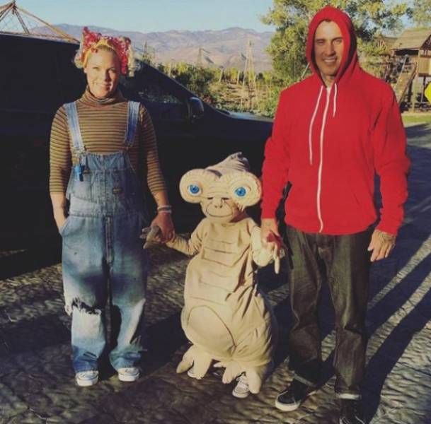 These Celebs Had Great Halloween Costumes (28 pics)