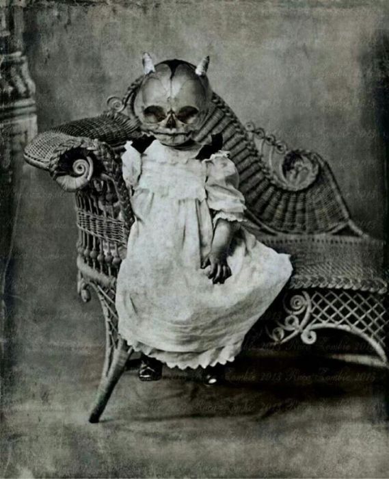 Creepy Vintage Halloween Costumes (20 pics)