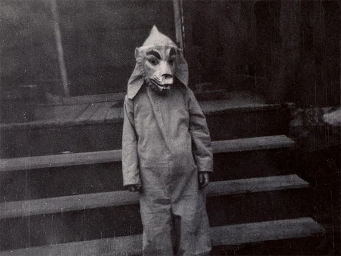 Creepy Vintage Halloween Costumes (20 pics)