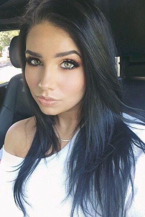 The Dark Haired Light Eyed Girls (28 pics)