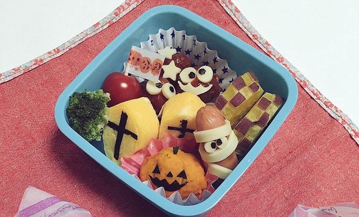 Halloween-Themed Lunchboxes (10 pics)