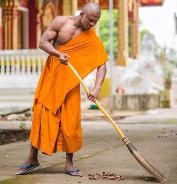 Shaolin Monk Got Photoshopped (15 pics)