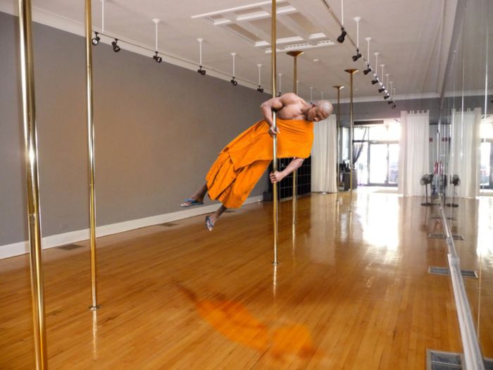 Shaolin Monk Got Photoshopped (15 pics)