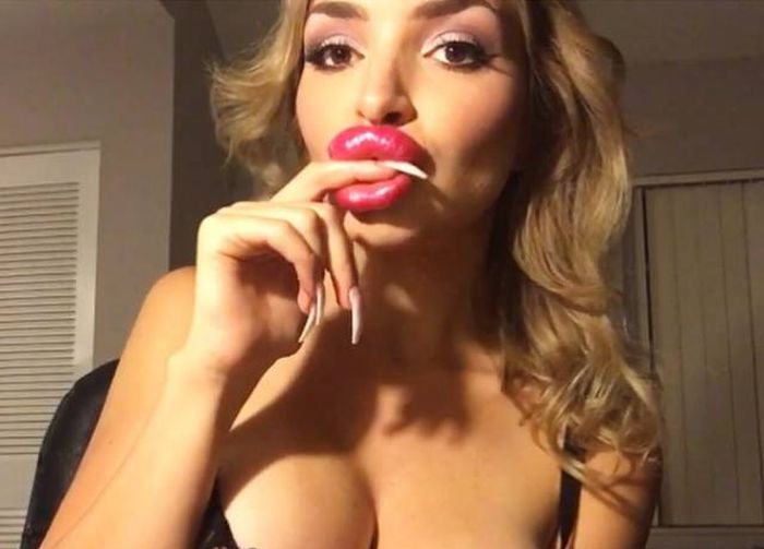Silicone Beauties Or Horror Stories (22 pics)