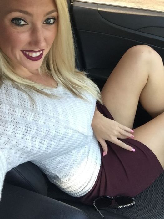 Hot Car Selfies (38 pics)