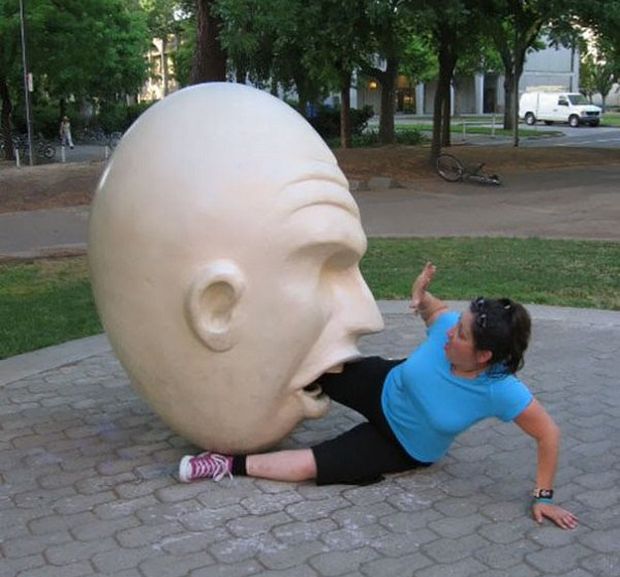 Fun With Statues (23 pics)