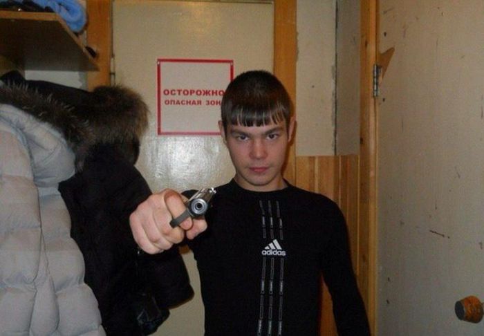 Strange Russian Peoples With Guns (20 pics)