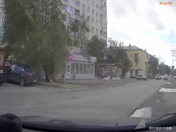 Lucky Driver Has Extreme Close Call