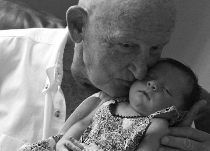 Kids Meet Their Grandparents For The First Time (29 pics)
