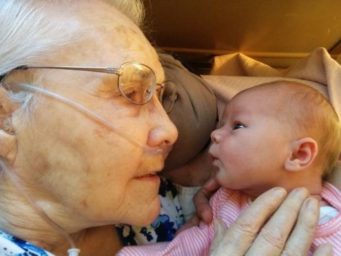 Kids Meet Their Grandparents For The First Time (29 pics)