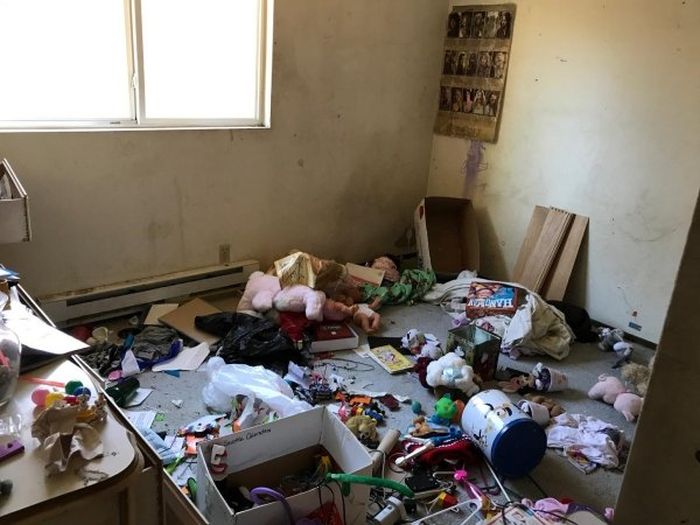 Man Gets Laid Off And Transforms Old House Into Something Amazing (21 pics)