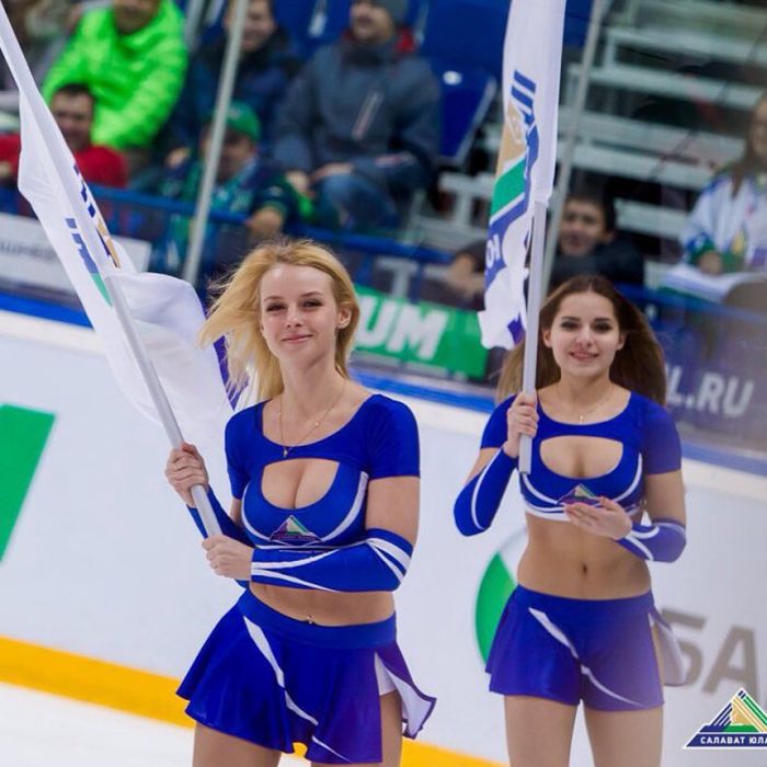 Russian Ice Hockey Cheerleaders (34 pics)