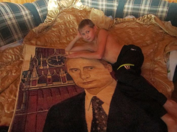 Why Are Russians So Obsessed With Carpets? (19 pics)