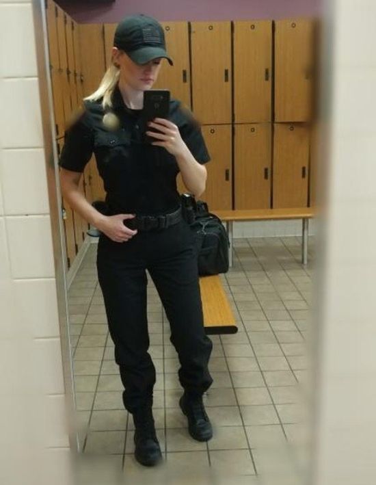 Hot And Strong Detention Officer (15 pics)