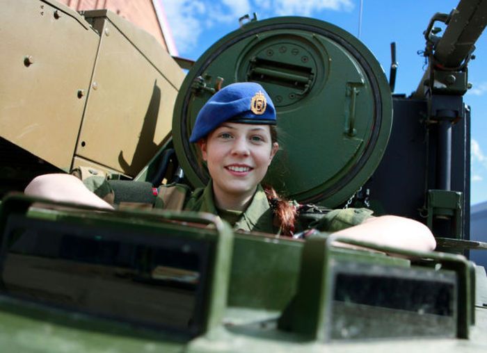Army Girls (30 pics)