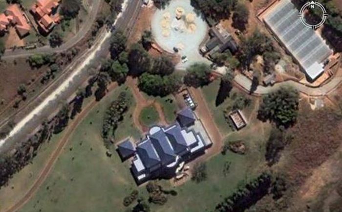 Robert Mugabe's Mansion (9 pics)