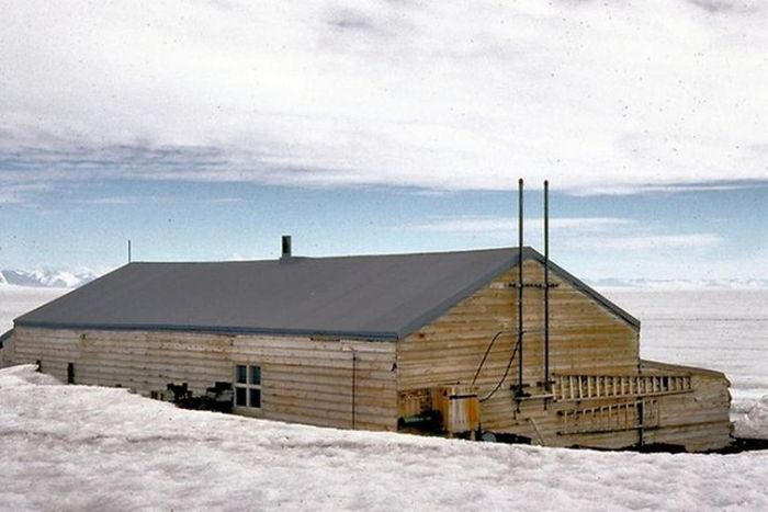 Abandoned Antarctic Stations (42 pics)