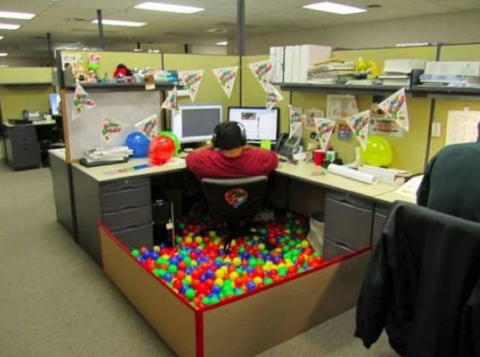 Coworker Pranks (27 pics)