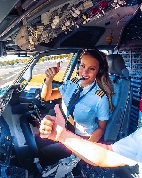 Hot Swedish Pilot Malin Rydqvist (23 pics)