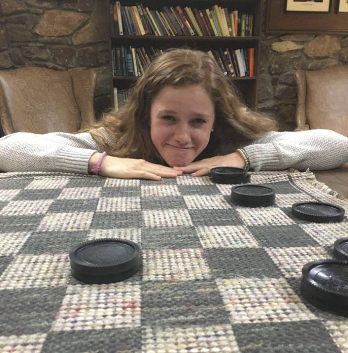 “Every Thanksgiving My Little Cousin Challenges Me To Checkers. I’ve Been Documenting Her Defeat For The Past 9 Years” (9 pics)