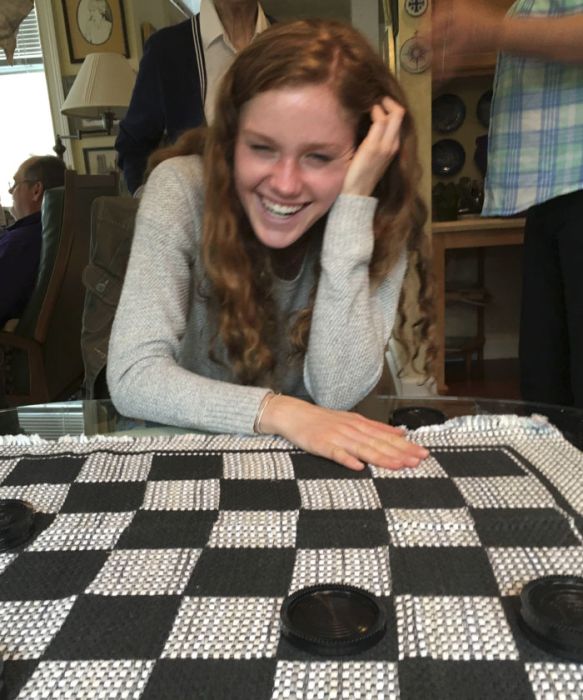 “Every Thanksgiving My Little Cousin Challenges Me To Checkers. I’ve Been Documenting Her Defeat For The Past 9 Years” (9 pics)