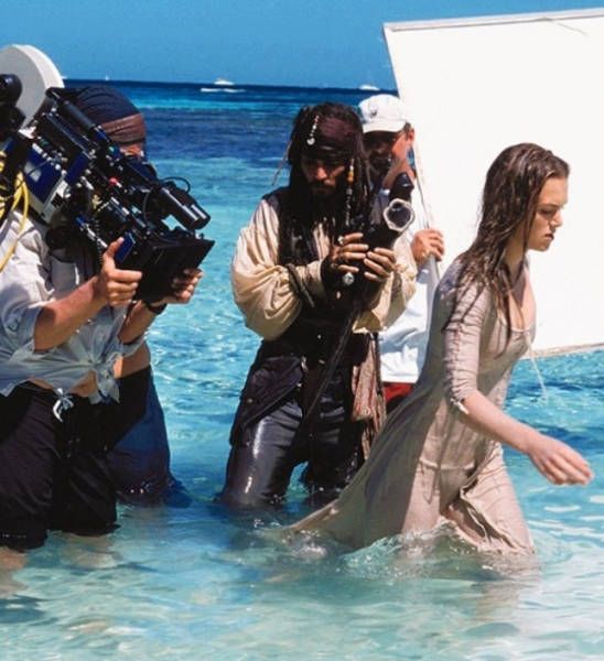 Behind-The-Scenes Photos From Famous Movies (26 pics)