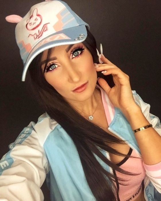 Holly Wolf Is A Very Hot Cosplayer (20 pics)