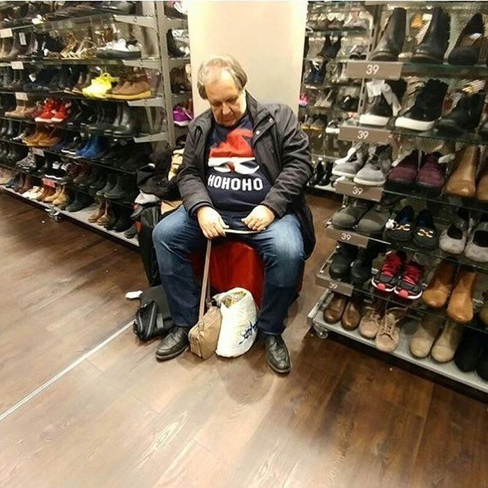 Husbands Shopping With Their Wives (31 pics)