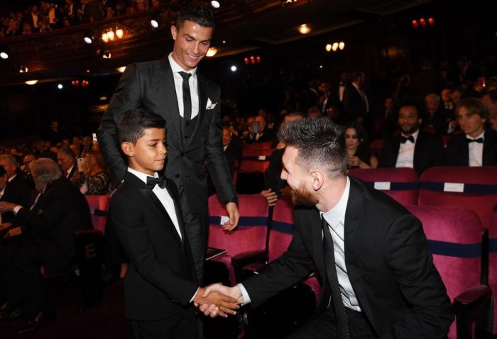 Ronaldo's Son Meets His Idol, Messi (3 pics)