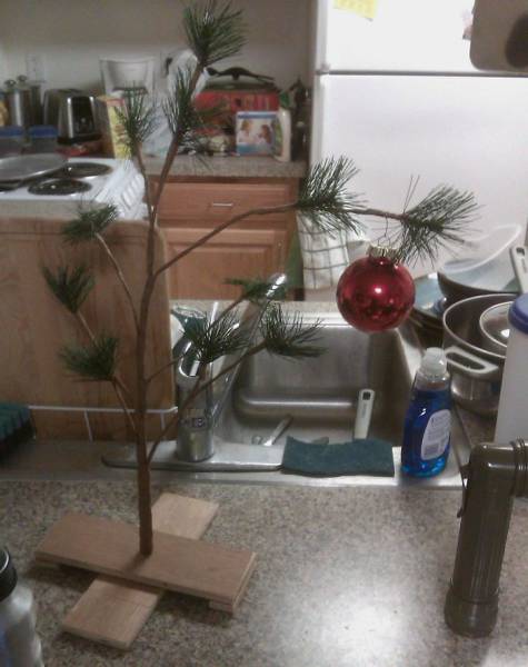 When You’re Too Lazy To Decorate Your Home For Christmas (24 pics)