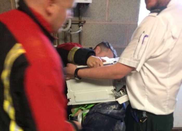 Man Stuck In A Microwave (4 pics)