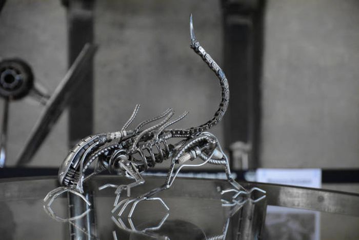 Awesome Scrap Metal Statues (20 pics)