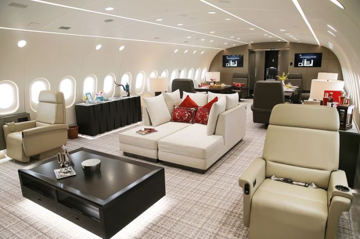 Inside the World’s Only Private 787 Dreamliner (10 pics)