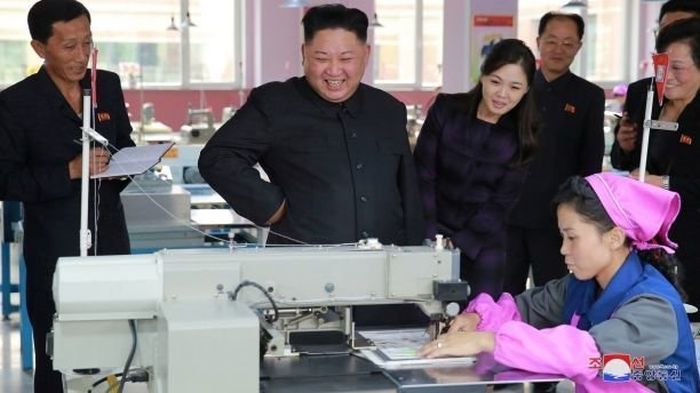 Kim Jong Un Teaches People How To Work (18 pics)