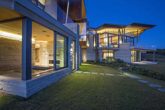 A Perfect House For Just A 27,5$ Million (38 pics)