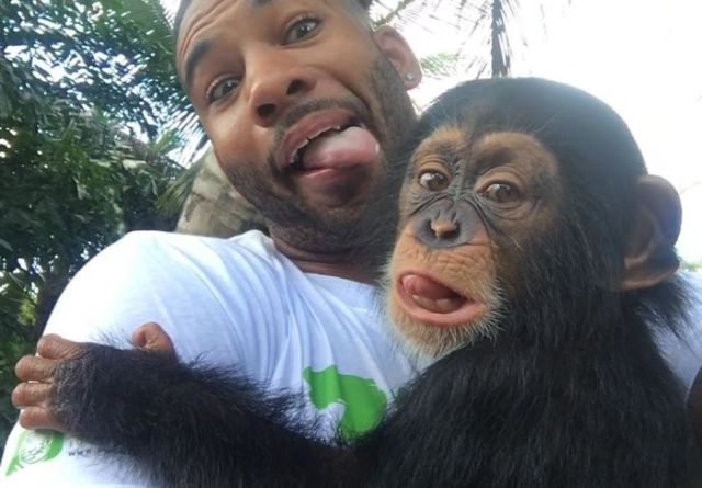 This Exotic Animal Specialist Is The Real-Life Tarzan (27 pics)