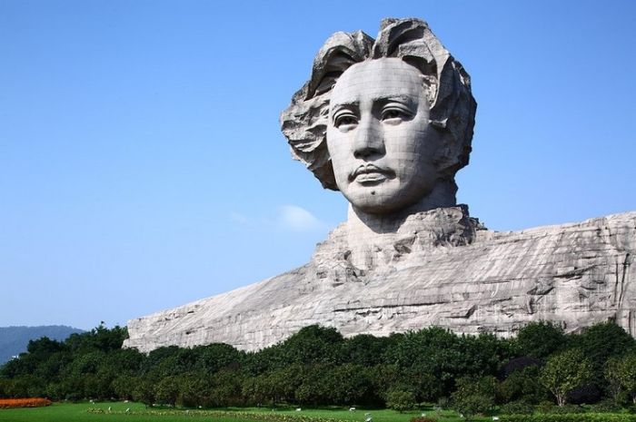 In China, Mao's Huge Head Was Built For The 116th Birthday Of The Leader (8 pics)