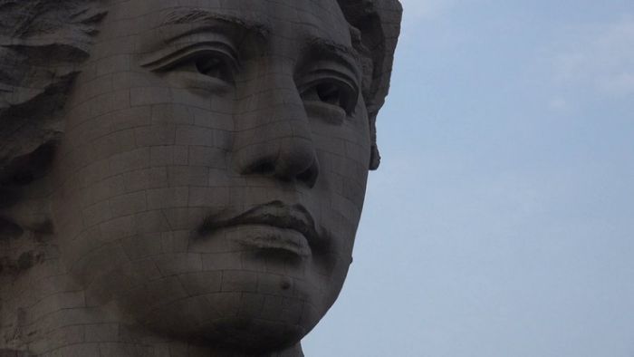 In China, Mao's Huge Head Was Built For The 116th Birthday Of The Leader (8 pics)