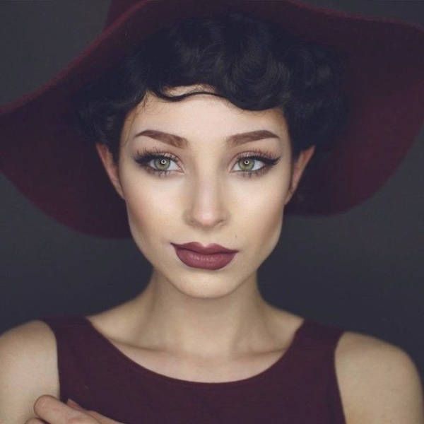 Different Hair and Makeup Makes Her Look Different (6 pics)